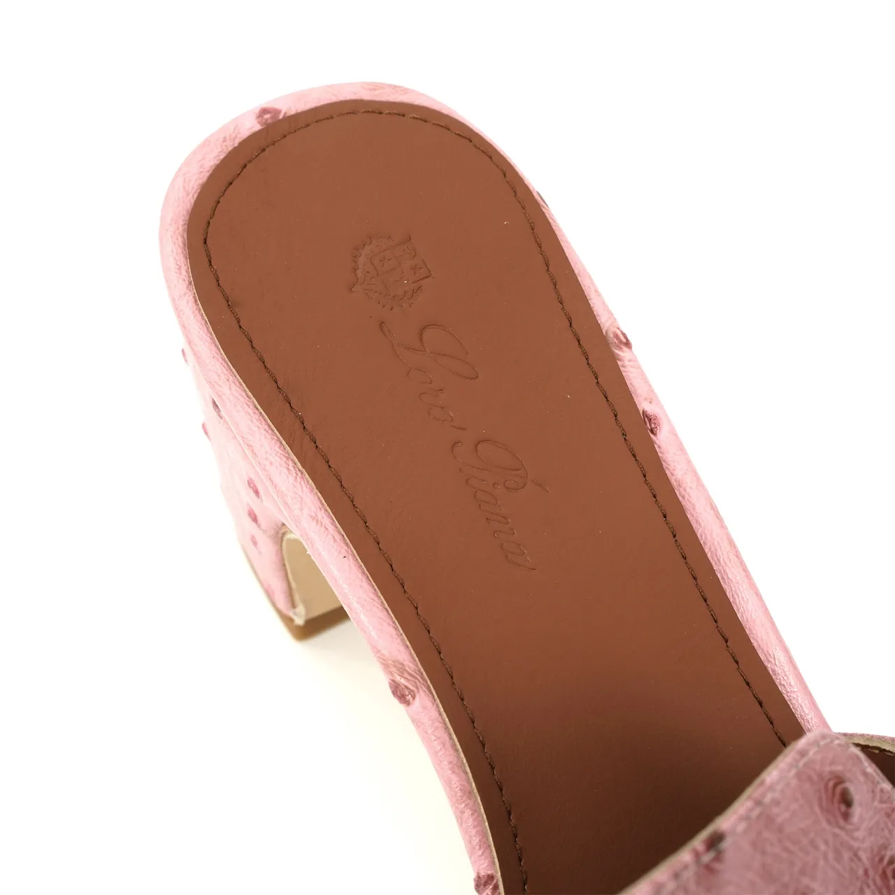 👟👟Ex-factory price 440👟👟 Genuine leather sole +30 suede sheepskin slippers with a strap decorated with Loro Piana My Charms charms and decorated with tone-on-tone stitching. Sophisticated and feminine, it pairs well with both city and resort looks. For those looking for an elegant upgrade, the summer glamor slipper is known for its slim open-back silhouette. size: 35-44 (custom-made sizes 43 and 44 are non-returnable) Upper: imported suede sheep leather (sheep), cowhide ostrich pattern, cowhide snake pattern Lining: imported high-grade mixed sheep silk Heel height: 5.5CM
